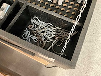 Houten koffer met pinnenset en toebehoren - afbeelding 5 van  7