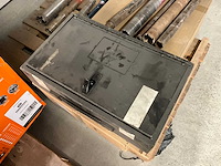 Houten koffer met pinnenset en toebehoren - afbeelding 6 van  7