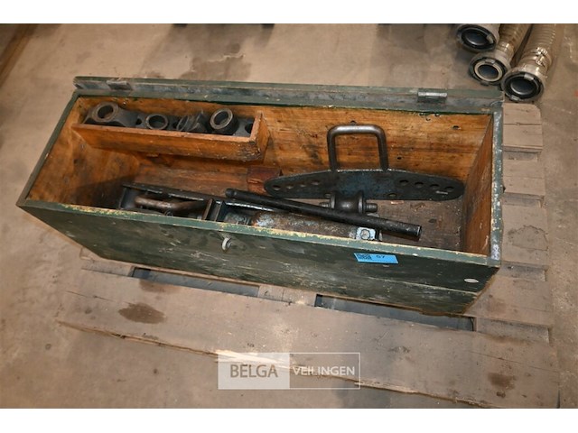 Houten koffer met plooigereedschap - afbeelding 1 van  6