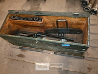 Houten koffer met plooigereedschap - afbeelding 1 van  6