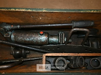 Houten koffer met plooigereedschap - afbeelding 2 van  6