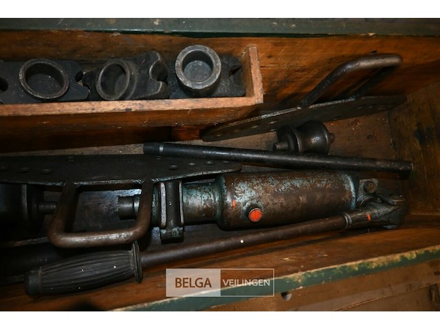 Houten koffer met plooigereedschap - afbeelding 5 van  6