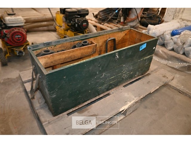 Houten koffer met plooigereedschap - afbeelding 6 van  6