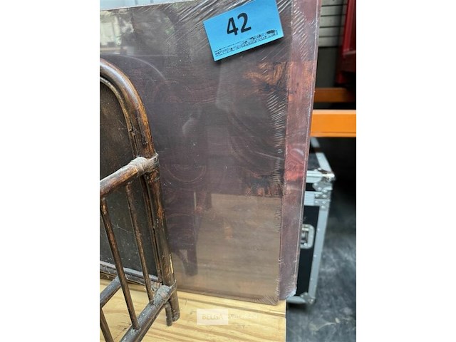 Houten krantenrekje + plank - afbeelding 2 van  2