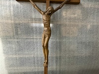 Houten kruisbeeld - afbeelding 1 van  1