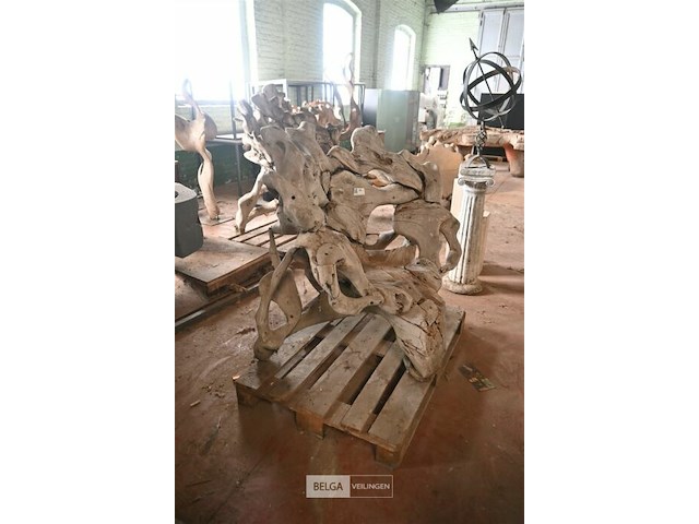 Houten kunstwerk / stoel - afbeelding 1 van  5