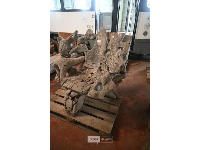 Houten kunstwerk / zitbank - afbeelding 5 van  5