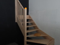 Houten kwartslagtrap showroom model