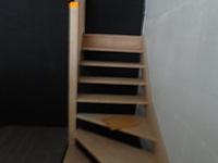 Houten kwartslagtrap showroom model - afbeelding 2 van  3