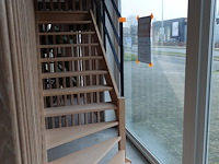 Houten kwartslagtrap showroom model - afbeelding 2 van  2