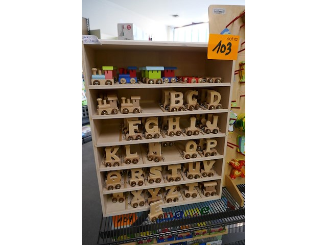 Houten letters met displays - afbeelding 2 van  3