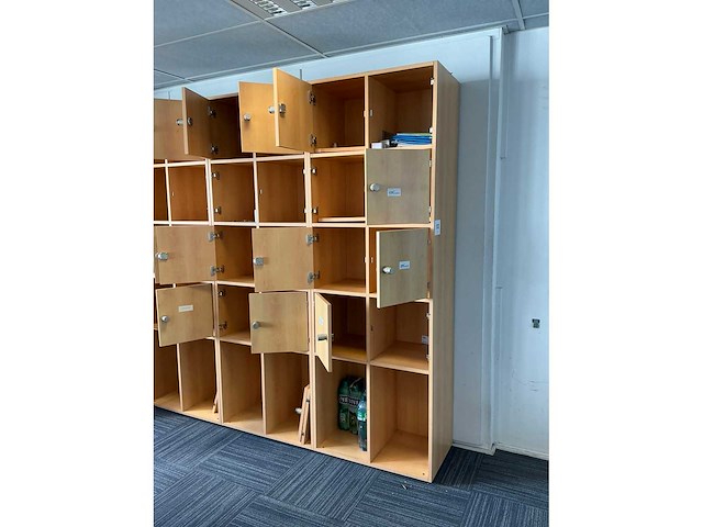 Houten locker-/opbergkast - afbeelding 2 van  8