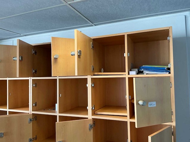 Houten locker-/opbergkast - afbeelding 4 van  8