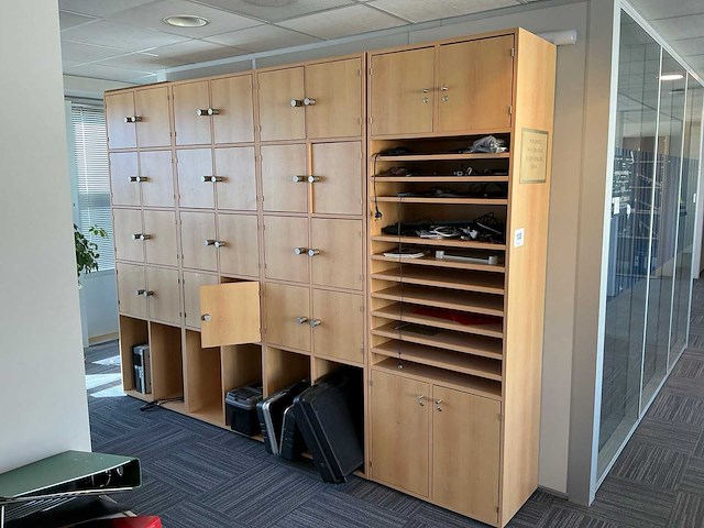Houten locker-/opbergkast - afbeelding 1 van  7