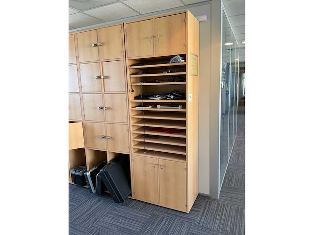 Houten locker-/opbergkast - afbeelding 2 van  7