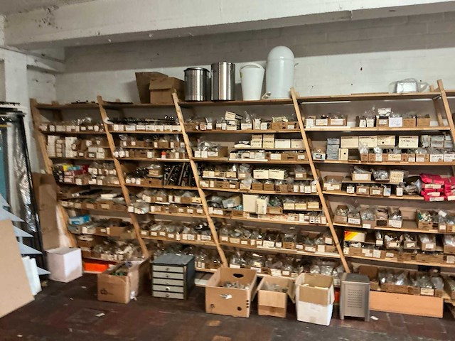 Houten magazijnrekken (+/-10 lopende meter) - afbeelding 3 van  6