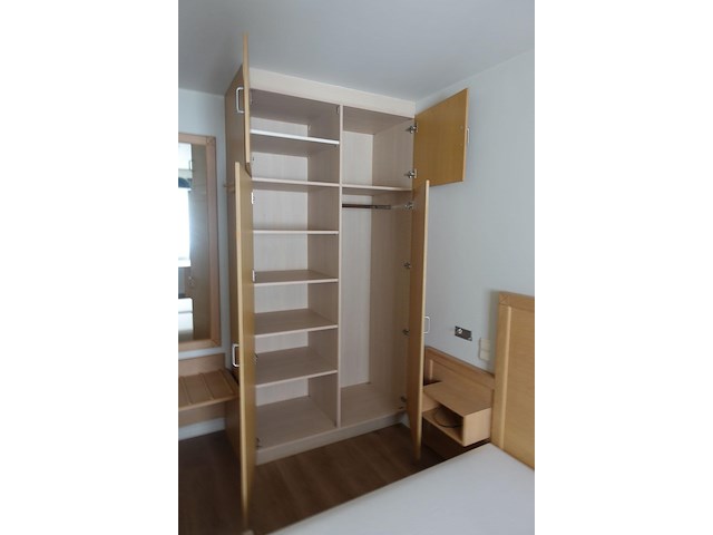 Houten meubels - afbeelding 2 van  4