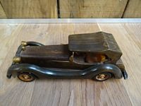 Houten miniatuur auto - afbeelding 2 van  4