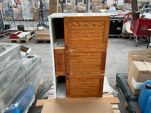 Houten opbergkast - afbeelding 1 van  3