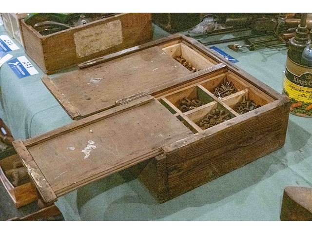 Houten opbergkist voor schroeven en bouten - afbeelding 4 van  4