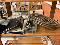Houten opbergrek met inhoud - afbeelding 8 van  9