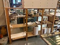 Houten opbergrek met inhoud - afbeelding 9 van  9
