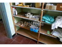 Houten opbergrek met legborden