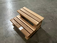 Houten opstapje jacuzzi (7x) - afbeelding 1 van  4