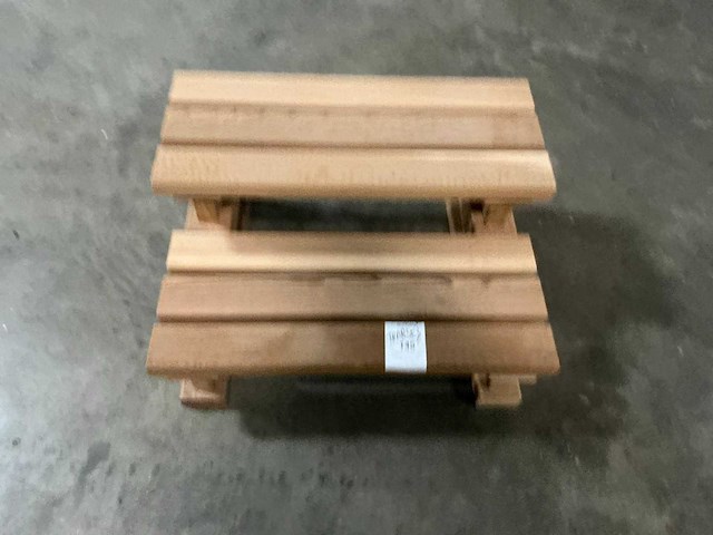 Houten opstapje jacuzzi (7x) - afbeelding 2 van  4