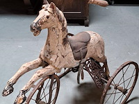 Houten paard op wielen - afbeelding 1 van  2