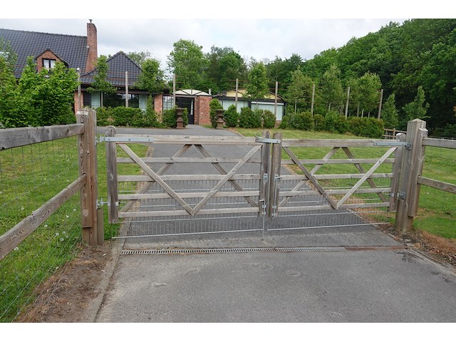 Houten paardenomheining - afbeelding 1 van  10