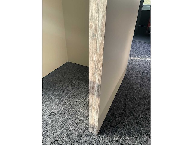 Houten paskamer voorzien van spiegel - afbeelding 2 van  10