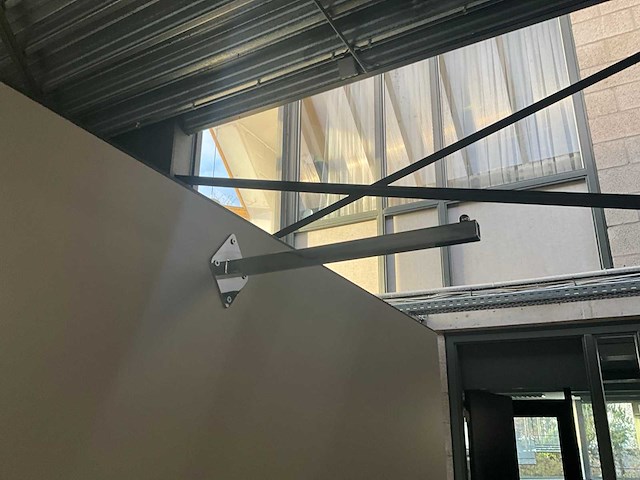 Houten paskamer voorzien van spiegel - afbeelding 7 van  10