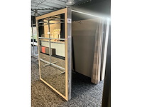 Houten paskamer voorzien van spiegel - afbeelding 3 van  7