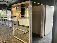 Houten paskamer voorzien van spiegel - afbeelding 4 van  7