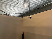 Houten paskamer voorzien van spiegel - afbeelding 6 van  7