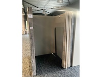 Houten paskamer voorzien van spiegel - afbeelding 7 van  7