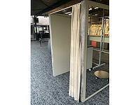 Houten paskamer voorzien van spiegel - afbeelding 2 van  7