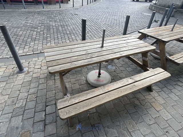 Houten picknicktafel met parasolvoet coca-cola - afbeelding 1 van  9