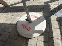 Houten picknicktafel met parasolvoet coca-cola - afbeelding 9 van  9