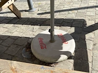 Houten picknicktafel met parasolvoet coca-cola - afbeelding 5 van  8