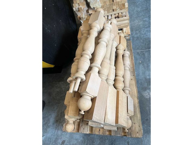 Houten pilaren/trapstijlen - afbeelding 1 van  3