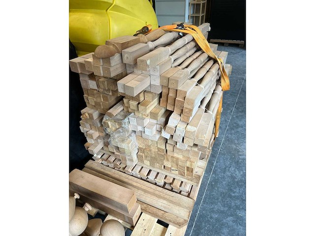 Houten pilaren/trapstijlen - afbeelding 3 van  3