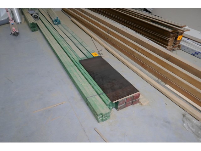 Houten planken en latten - afbeelding 1 van  5