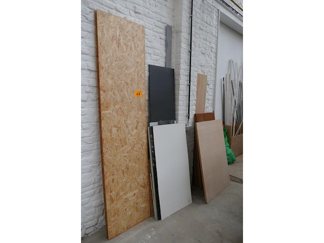 Houten platen en resthout - afbeelding 1 van  4