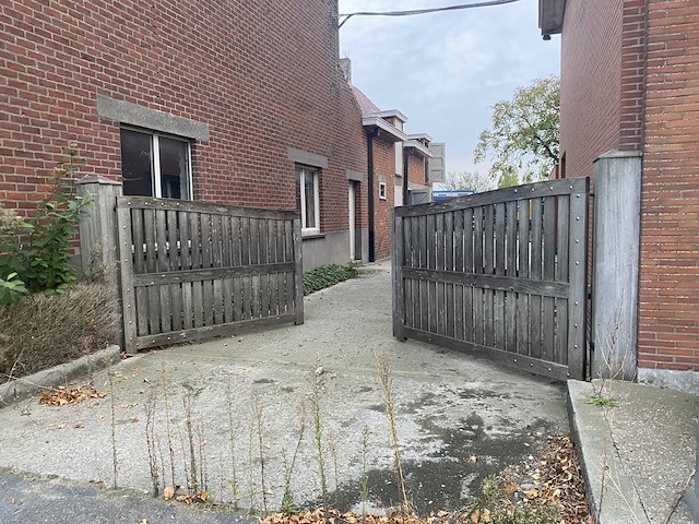 Houten poort met automatisatie - afbeelding 1 van  5