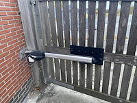 Houten poort met automatisatie - afbeelding 3 van  5