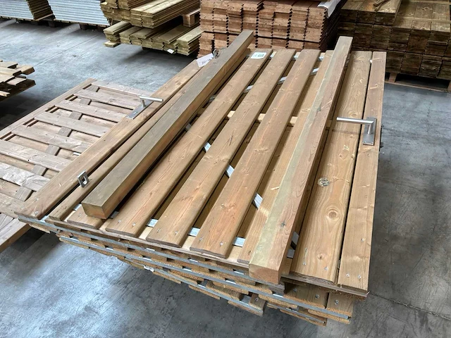 Houten poort met slot (10x) - afbeelding 1 van  6