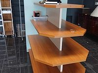 Houten presentatiemeubel