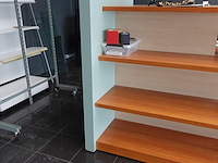 Houten presentatiemeubel - afbeelding 2 van  2